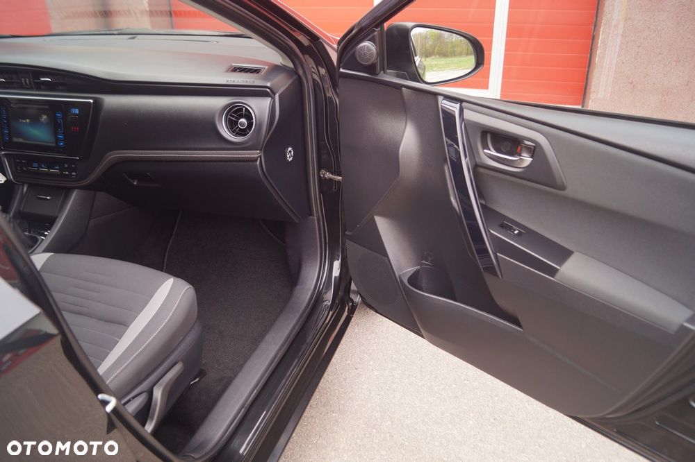 Toyota Auris 1.6 D-4D Executive - 25
