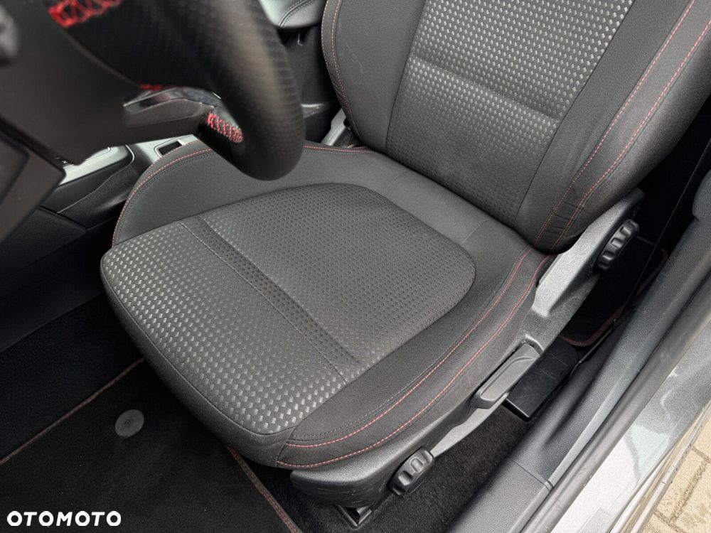 Ford Focus 1.0 EcoBoost mHEV ST-Line X - 13