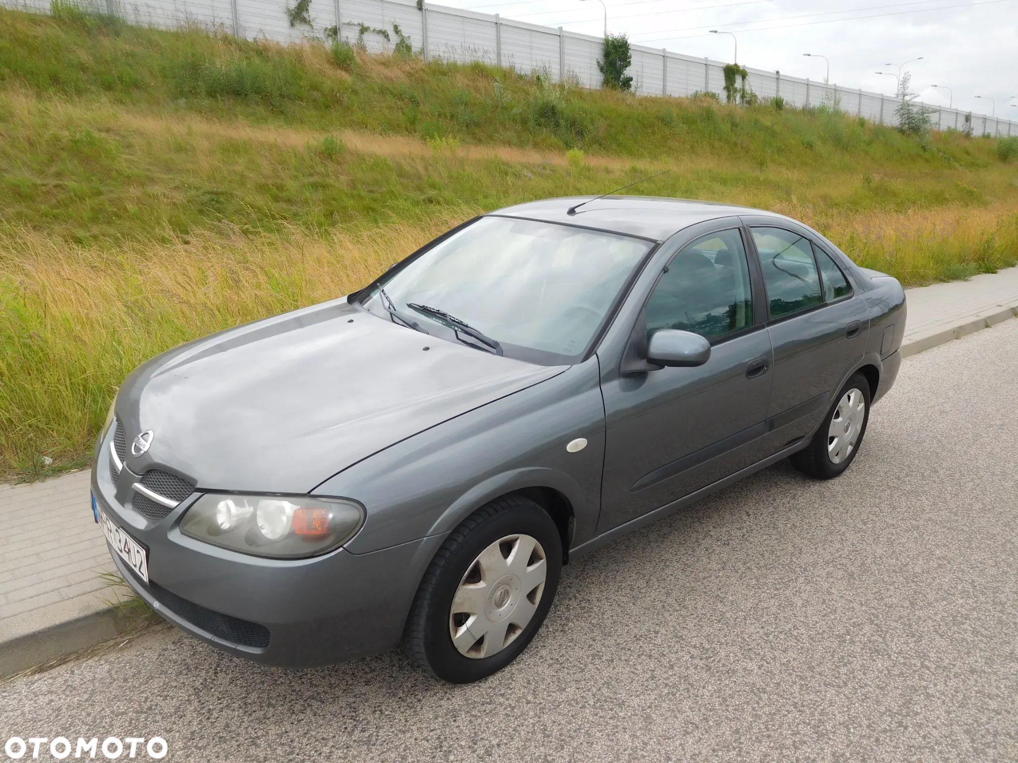 Nissan Almera II 1.5 Base - 1