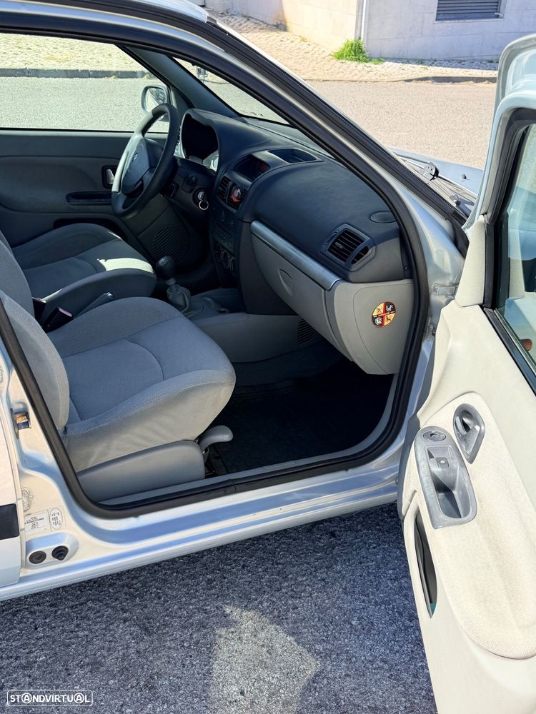 Renault Clio 1.2 16V Privilège - 10