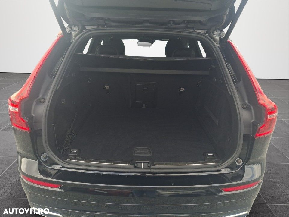 Volvo XC 60 B5 MHEV AWD R-Design - 17