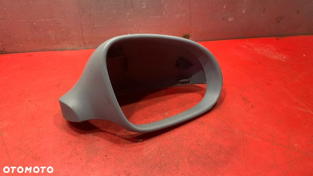 OBUDOWA LUSTERKO PASSAT B6 PRAWA - 1