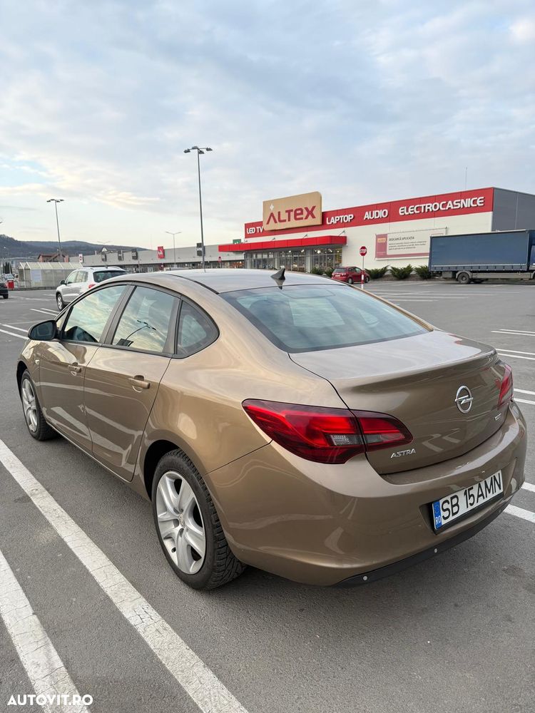 Opel Astra 1.7 CDTI ECOTEC Cosmo - 2