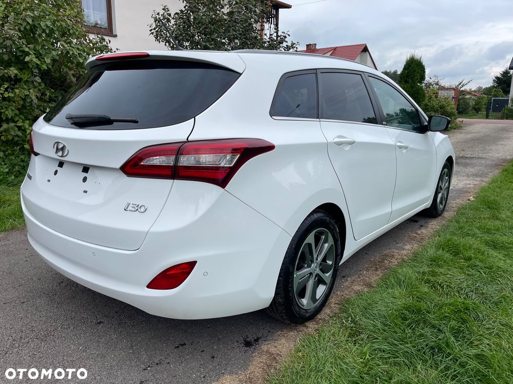 Hyundai i30 blue Kombi 1.6 CRDi Style - 32
