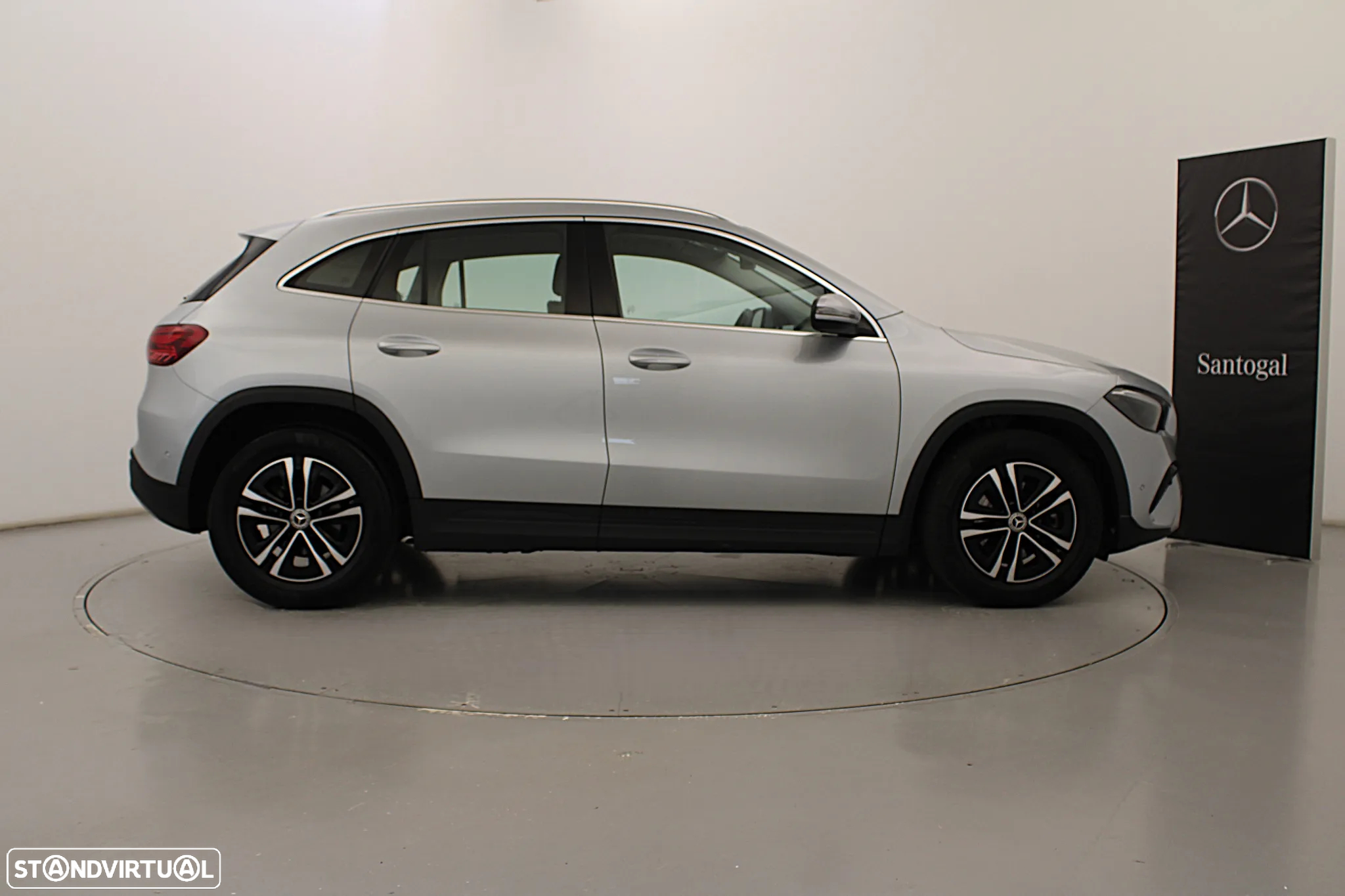 Mercedes-Benz GLA 200 Standard - 4