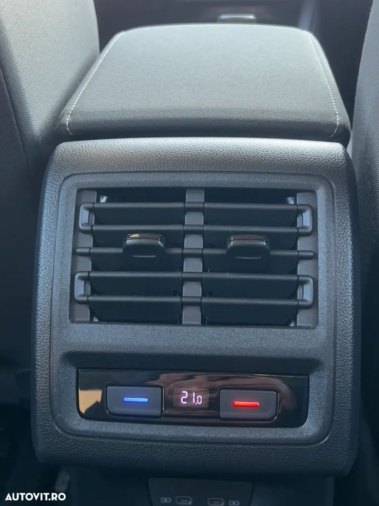 Volkswagen Golf 1.5 eTSI ACT DSG MHEV Style - 24