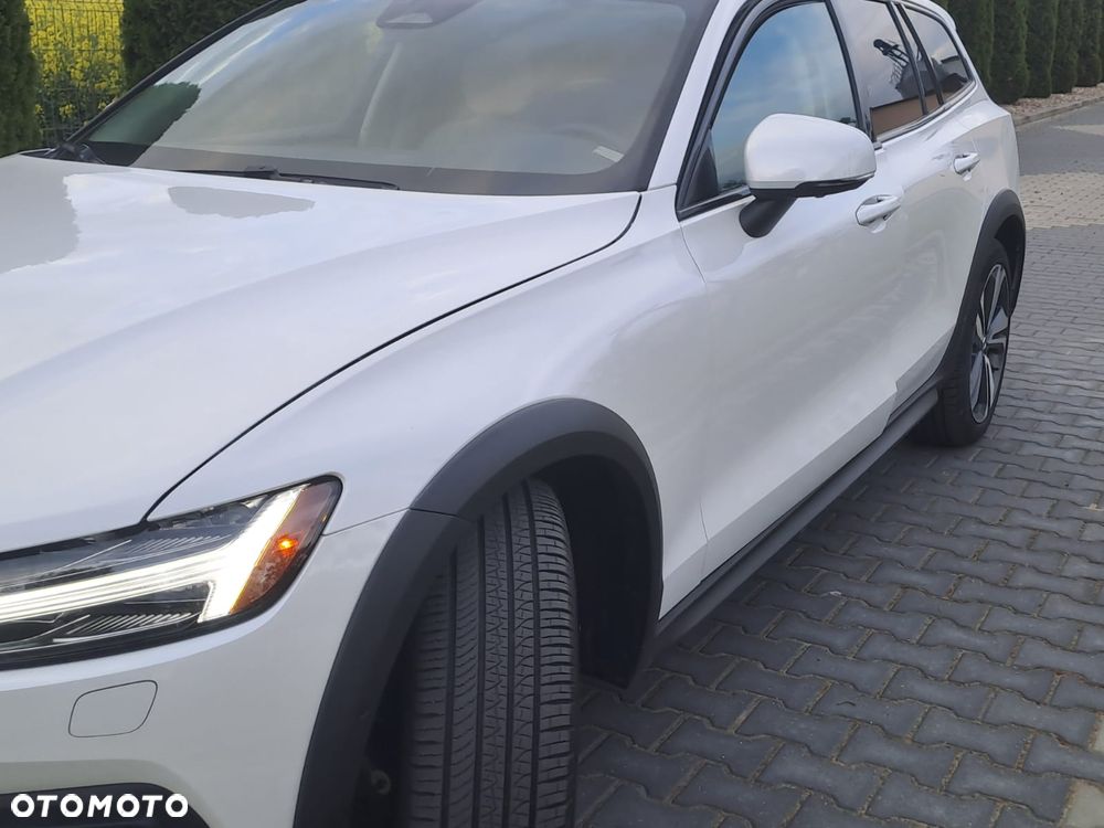 Volvo V60 Cross Country - 10