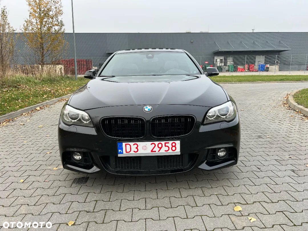 BMW Seria 5 550i xDrive Sport-Aut - 2