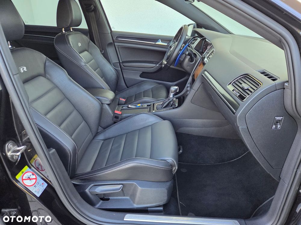 Volkswagen Golf - 11