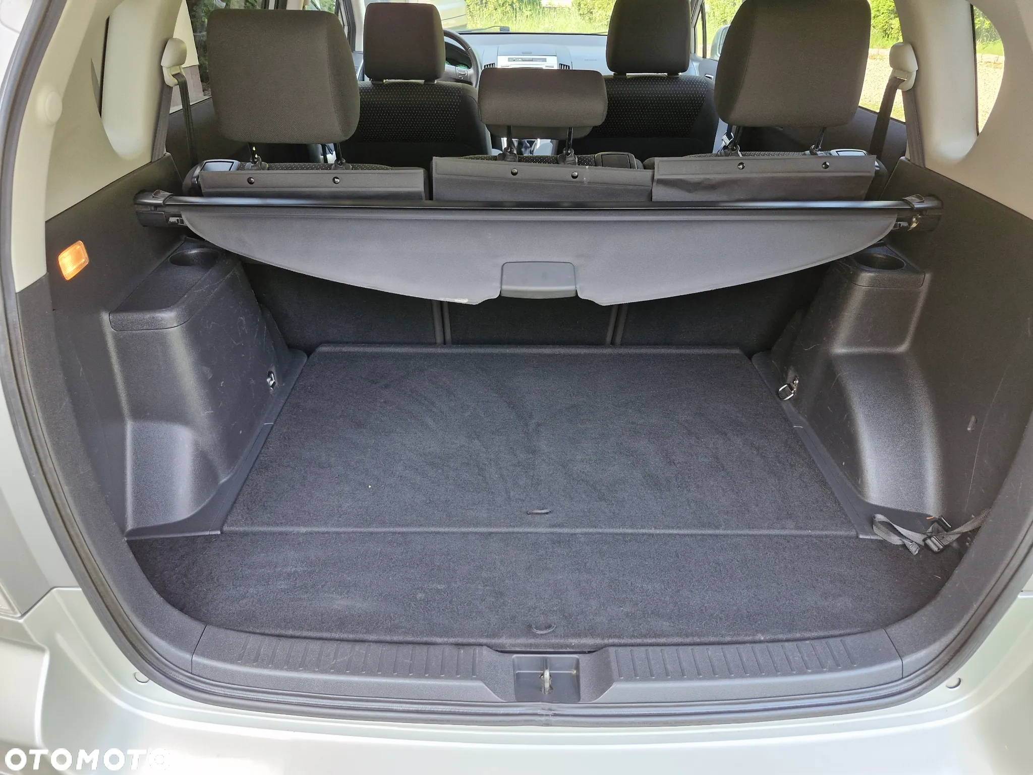 Toyota Corolla Verso 1.8 Gold + - 22