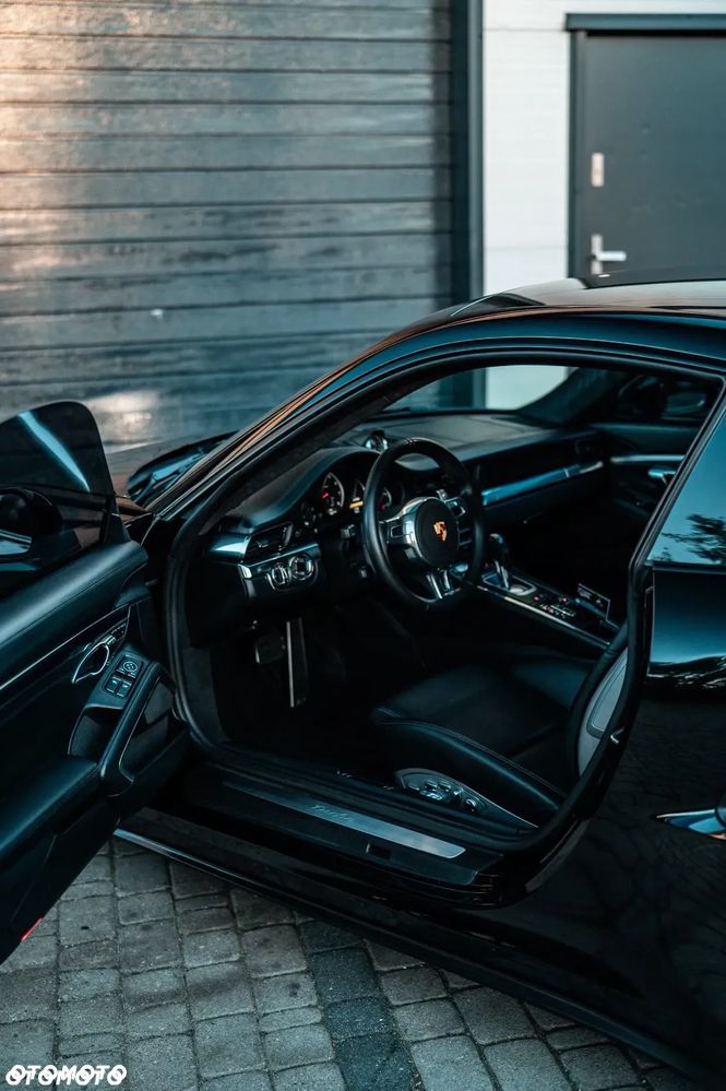 Porsche 911 Turbo - 11