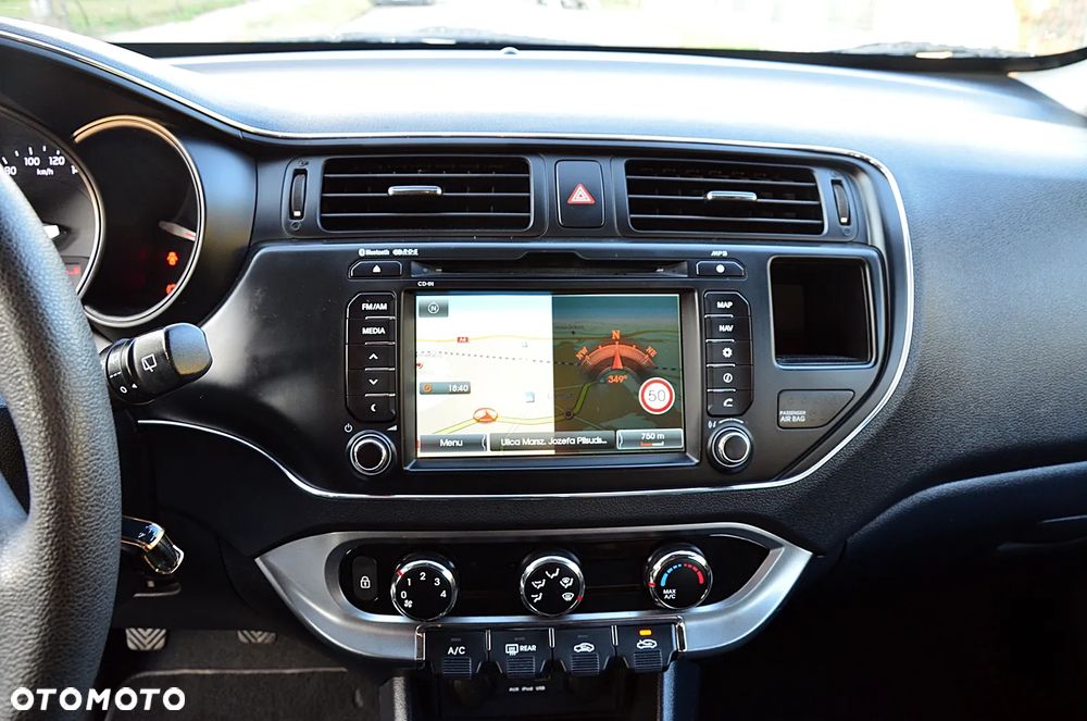 Kia Rio - 11