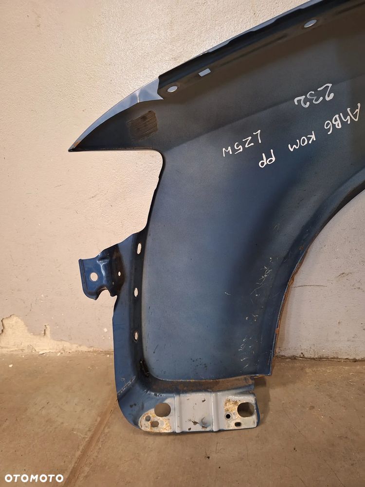 BŁOTNIK PRAWY PRZÓD PRZEDNI AUDI A4 B6 LAK: LZ5W NR232 - 17