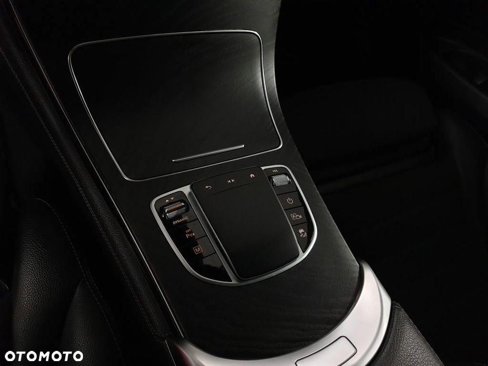 Mercedes-Benz GLC 300 de 4Matic 9G-TRONIC AMG Line Plus - 32