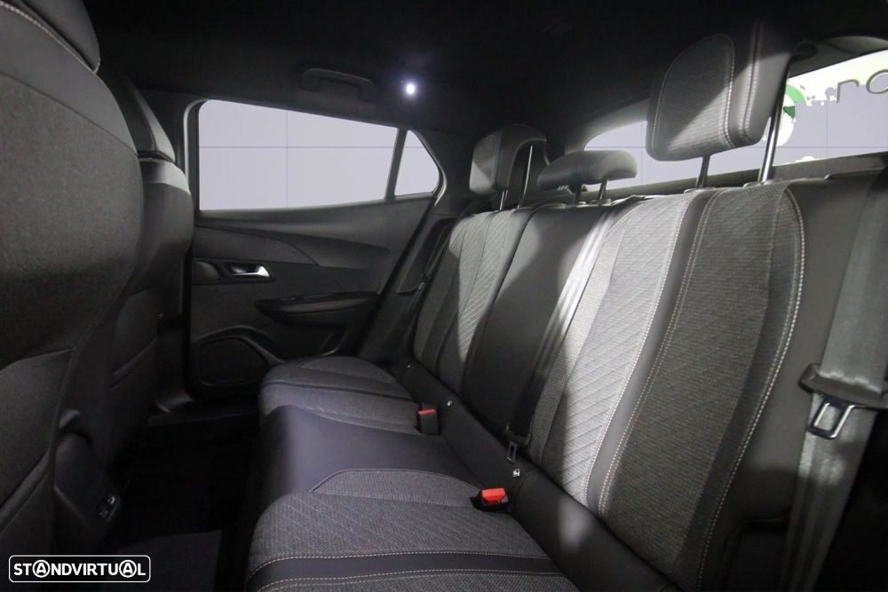 Peugeot e-2008 - 13