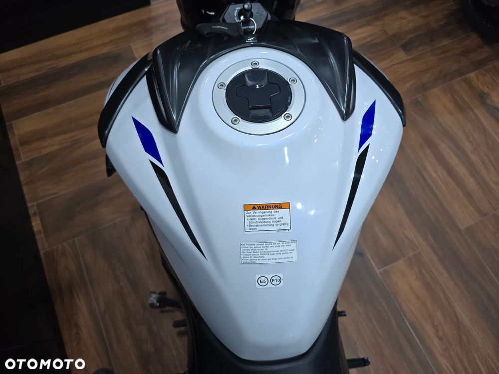 Suzuki GSX - 18