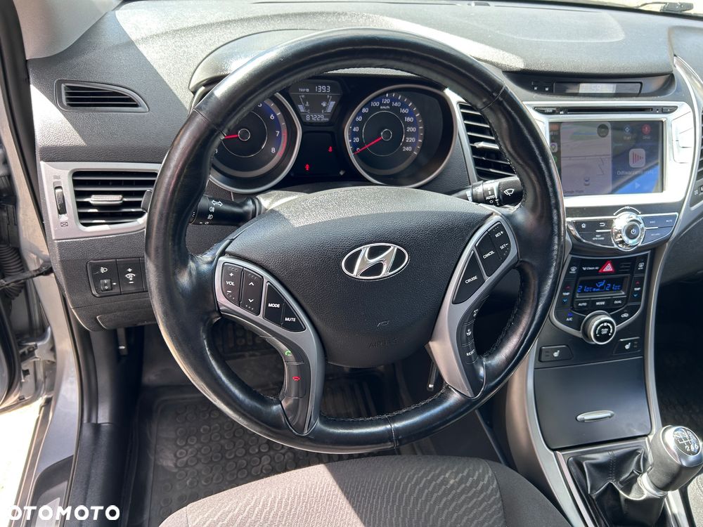 Hyundai Elantra 1.6 Style - 19