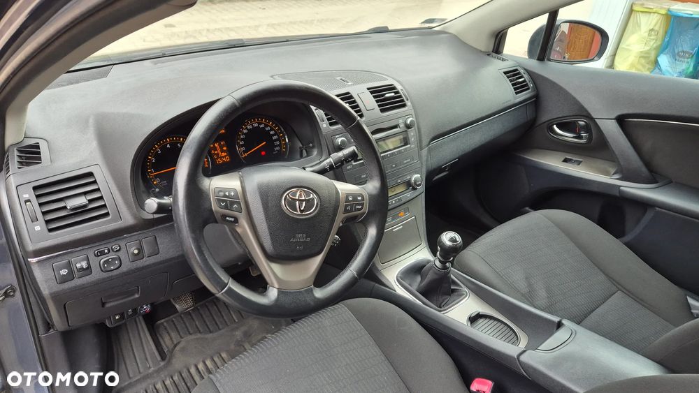 Toyota Avensis - 12