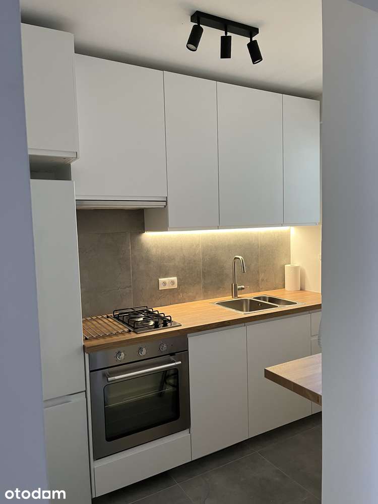 Plac Bankowy – 2 pokoje, 35 m², po remoncie – najem okazjonalny