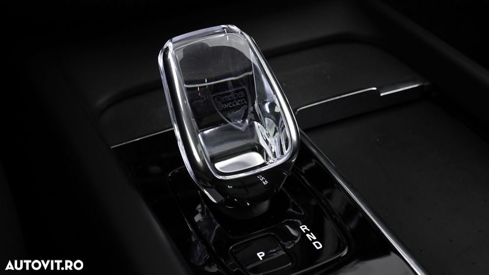 Volvo XC 60 B5 D AWD Ultimate Dark - 21