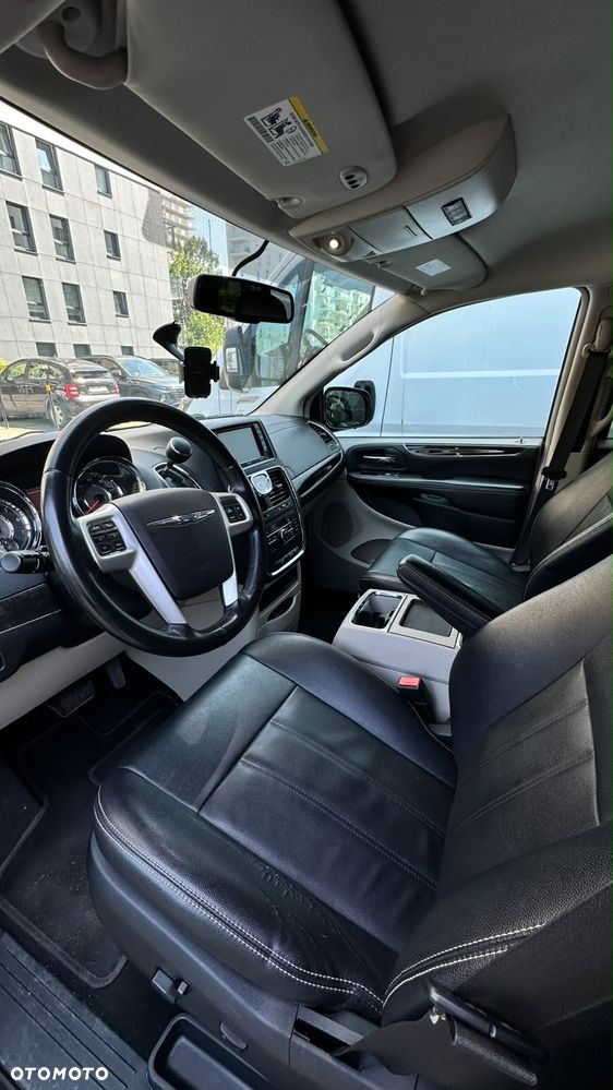 Chrysler Town & Country 3.6 Touring - 40