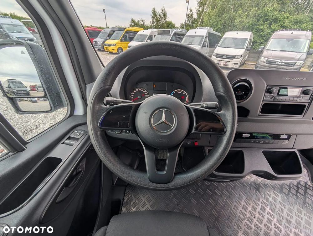Mercedes-Benz Sprinter - 20