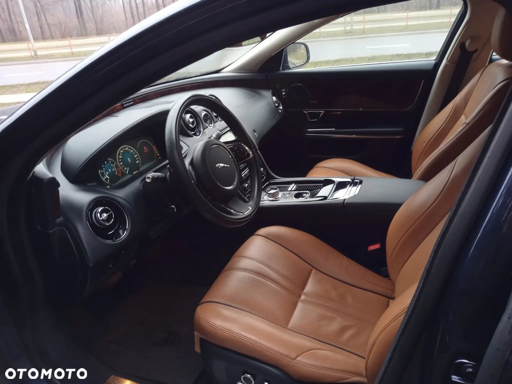 Jaguar XJ 3.0 T AWD R-Sport - 6