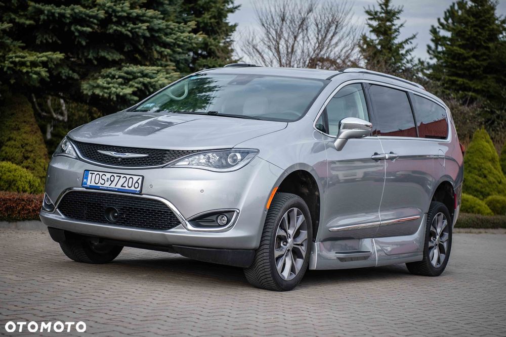 Chrysler Pacifica - 2