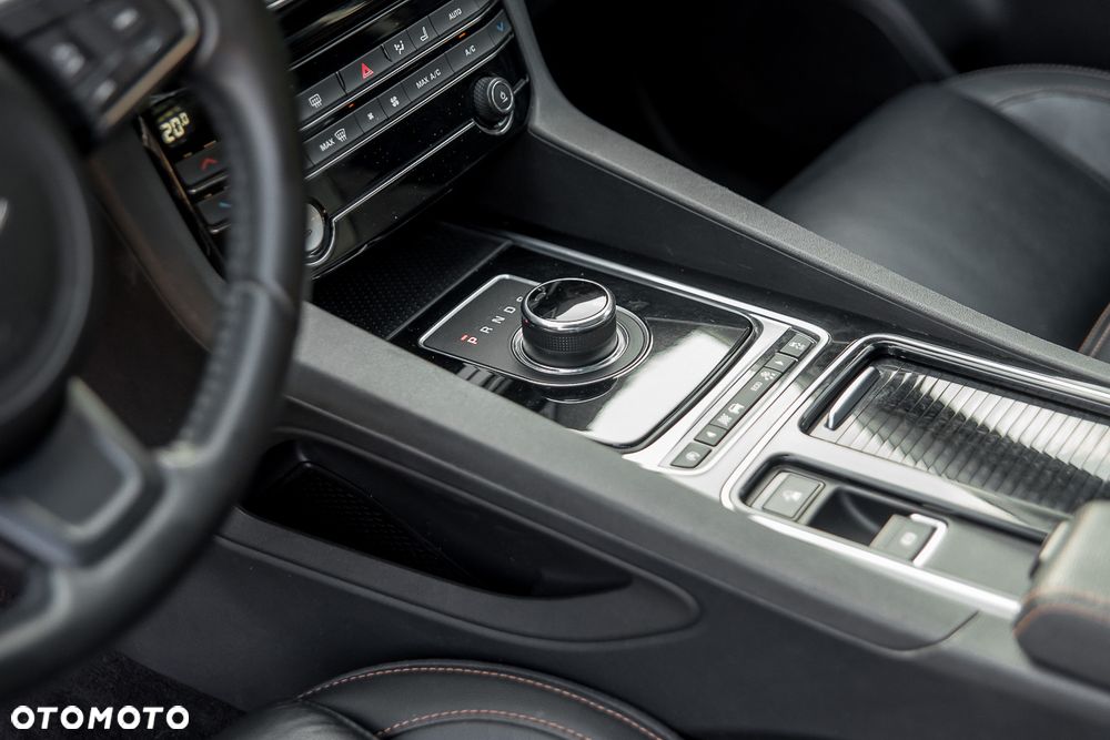 Jaguar F-Pace 2.0 i4D AWD Prestige - 17