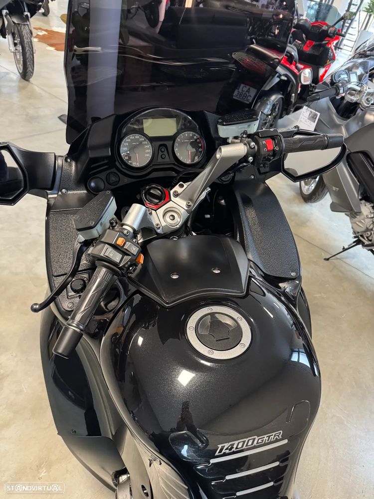 Kawasaki GTR GTR 1400 - 9