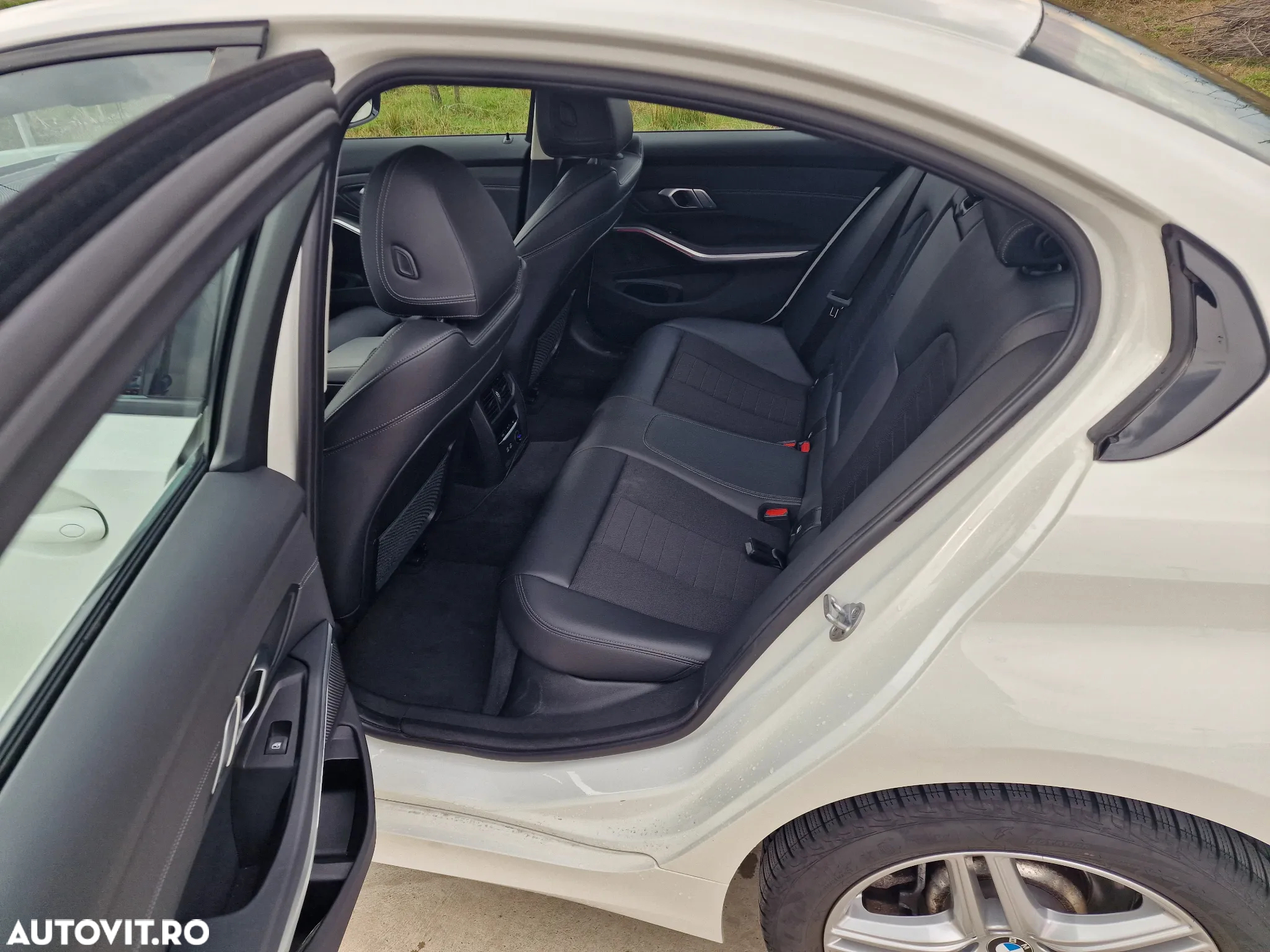 BMW Seria 3 330i AT Sport Line - 11