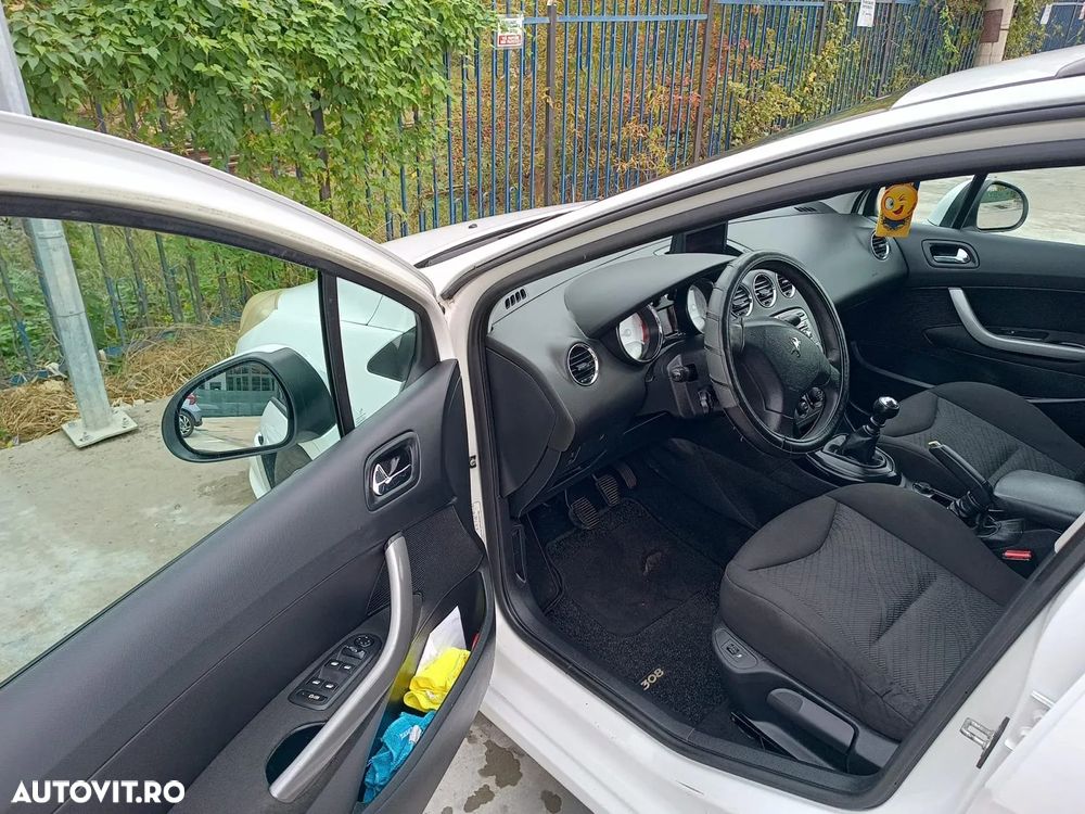 Peugeot 308 1.6HDi Premium - 9