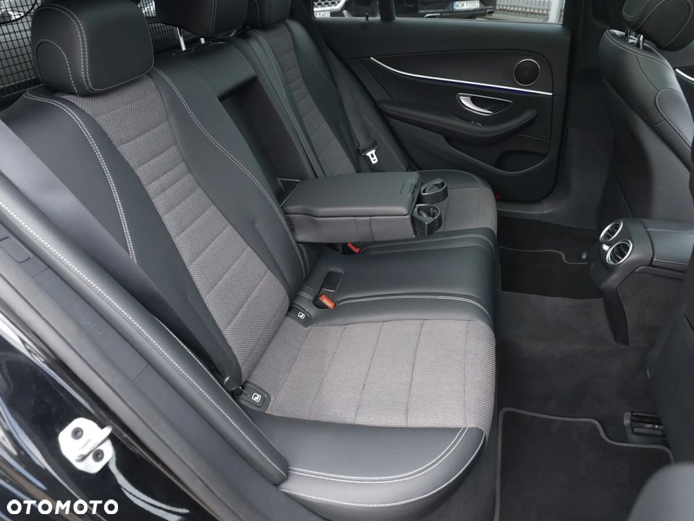 Mercedes-Benz Klasa E 300 9G-TRONIC Night Edition - 25