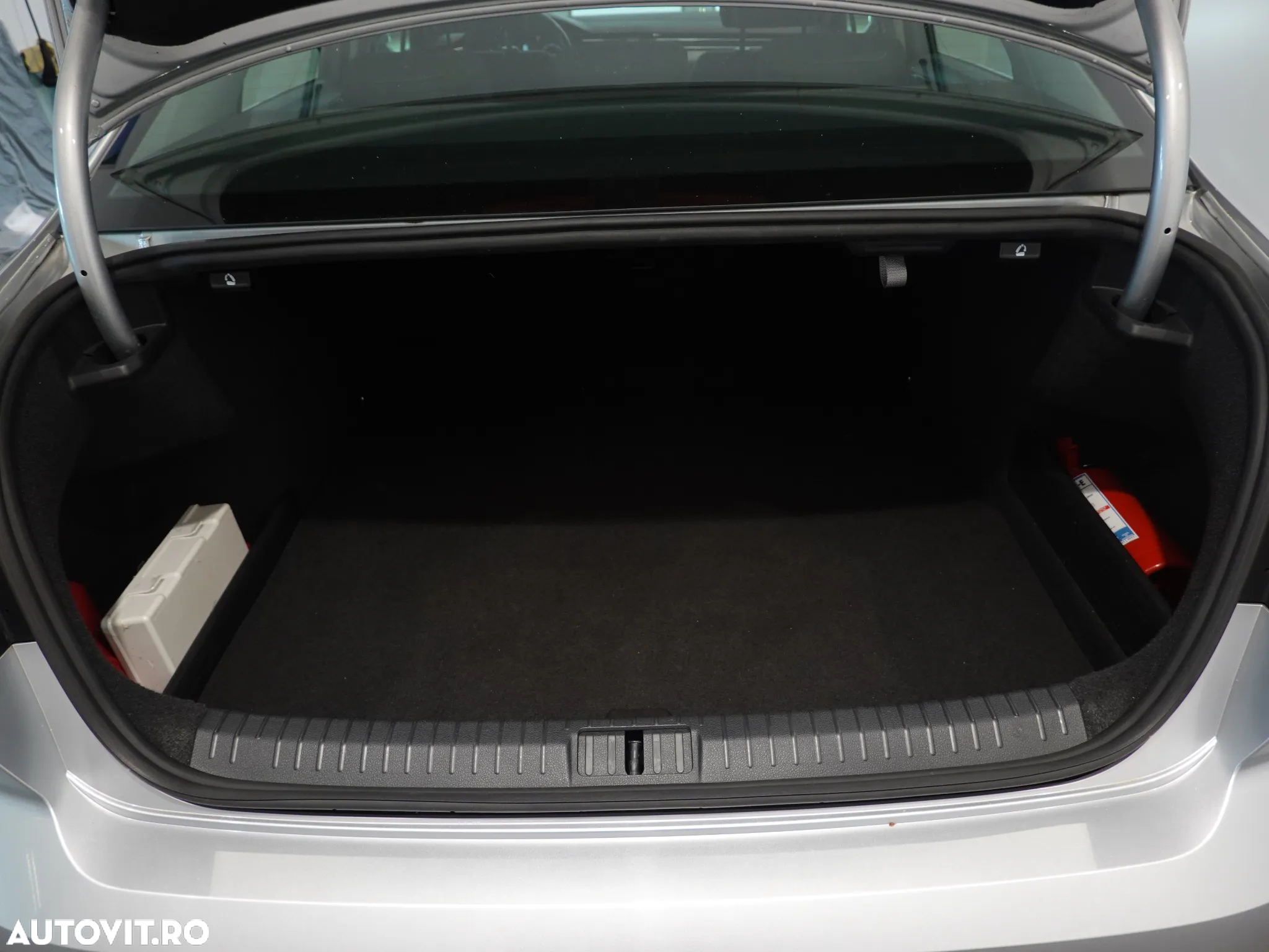 Volkswagen Passat - 36