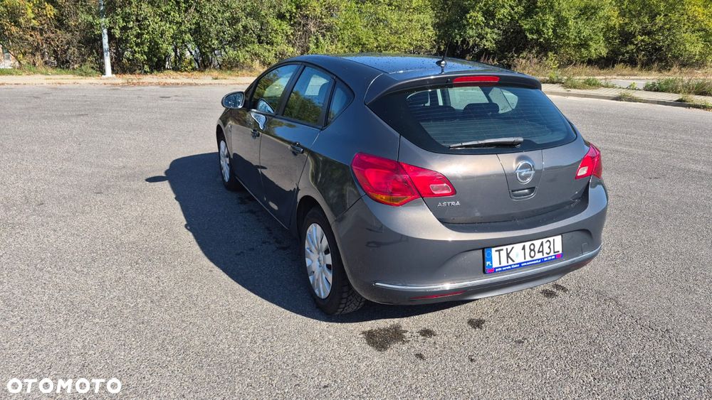 Opel Astra 2013 photo 3