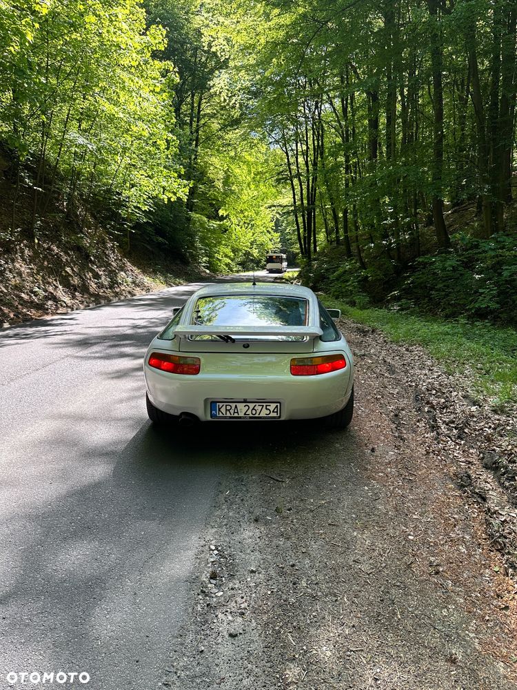 Porsche 928 S4 - 6