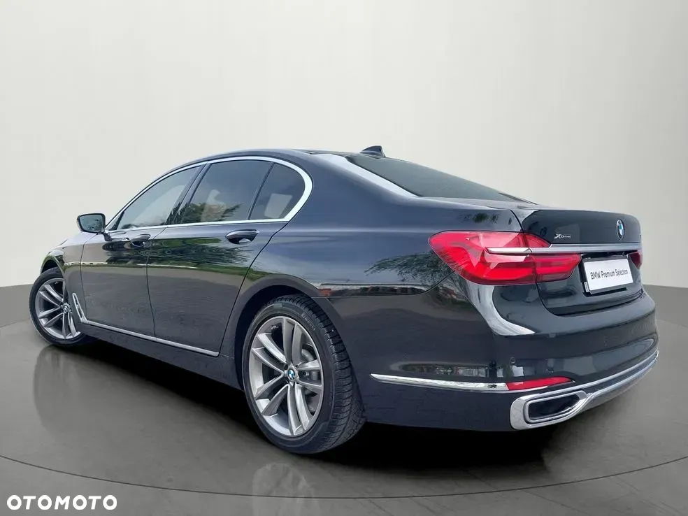 BMW Seria 7 750i xDrive - 2