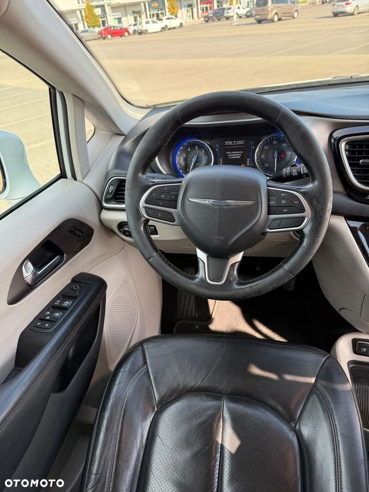 Chrysler Pacifica - 15