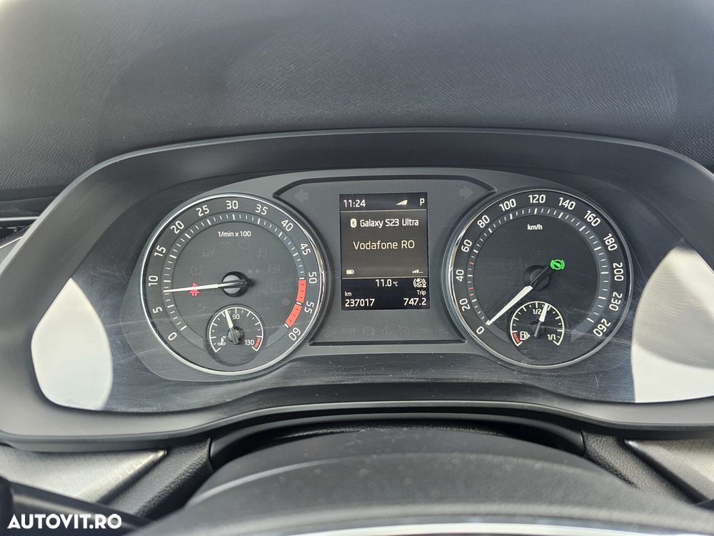 Skoda Octavia 2.0 TDI DSG Ambition - 4