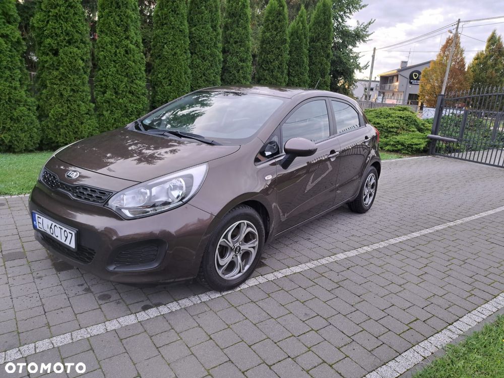 Kia Rio 1.2 L - 4