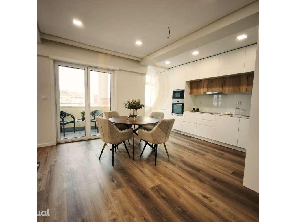 Apartamento T3 em remodelação total com elevador e varanda em Benfica - Grande imagem: 5/29