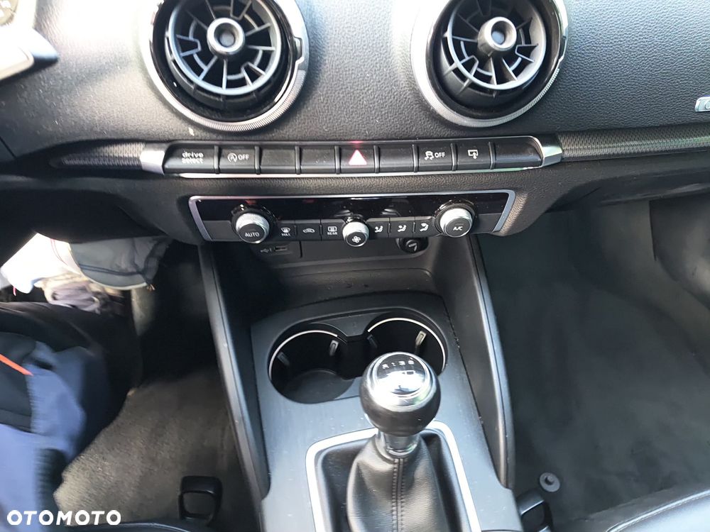 Audi A3 Sportback 1.6 TDI (clean diesel) S line Sportpaket - 12