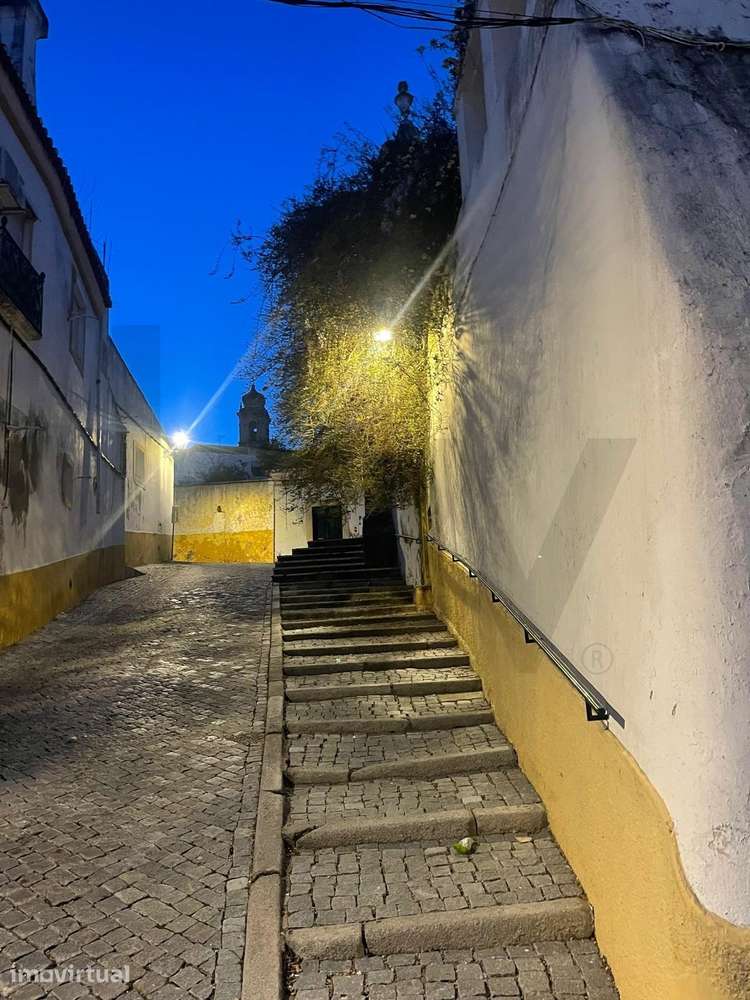 Moradia Exclusiva no Coração de Elvas: Tradição e Elegância com Vista - Grande imagem: 3/44