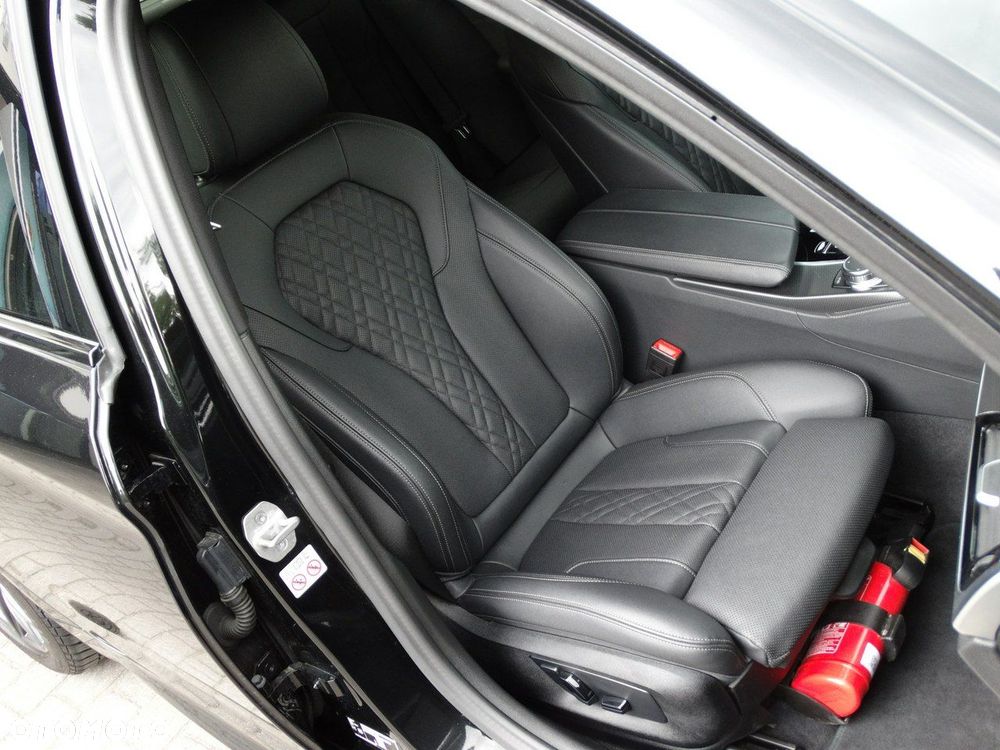 BMW Seria 5 520d xDrive MHEV M Sport sport - 12