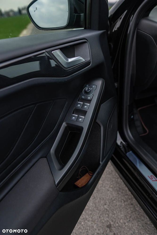 Ford Focus 1.5 EcoBlue STart-Stopp-System ST-LINE X - 31