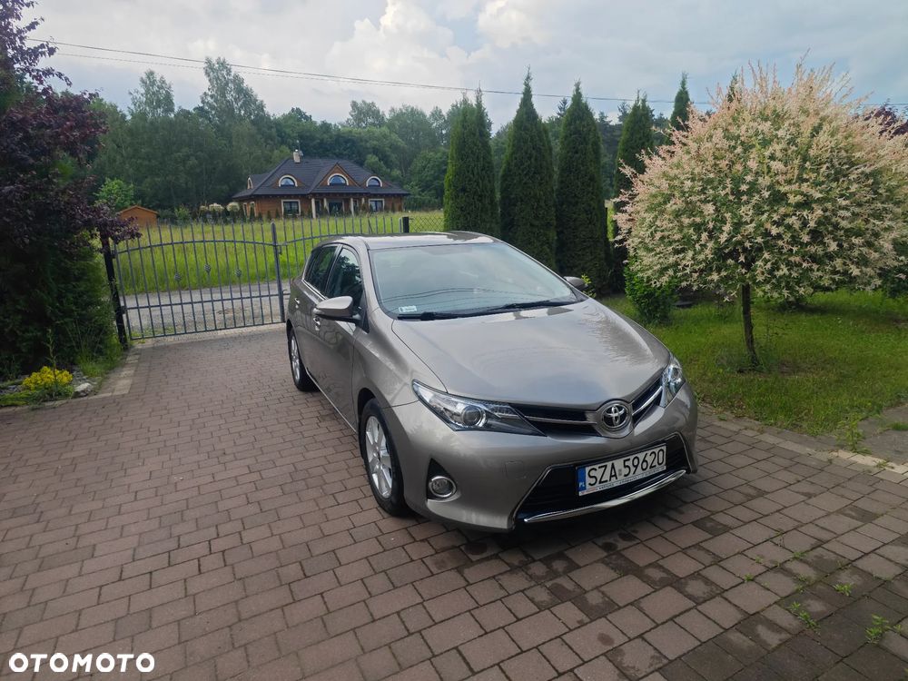 Toyota Auris 1.6 Premium - 1