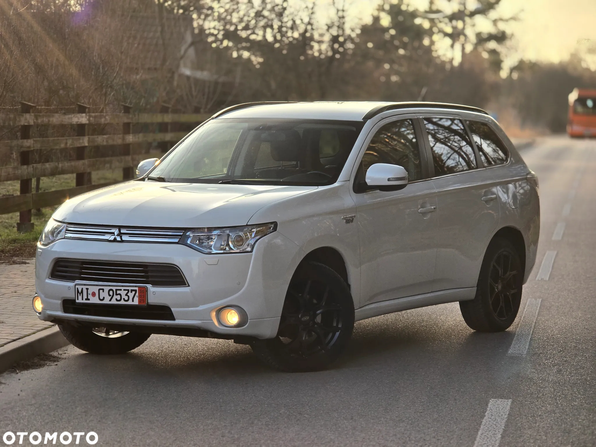 Mitsubishi Outlander 2.0 4WD Plug-In Hybrid - 2
