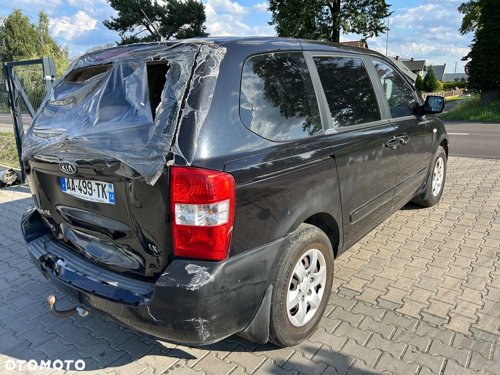 Kia Carnival - 8