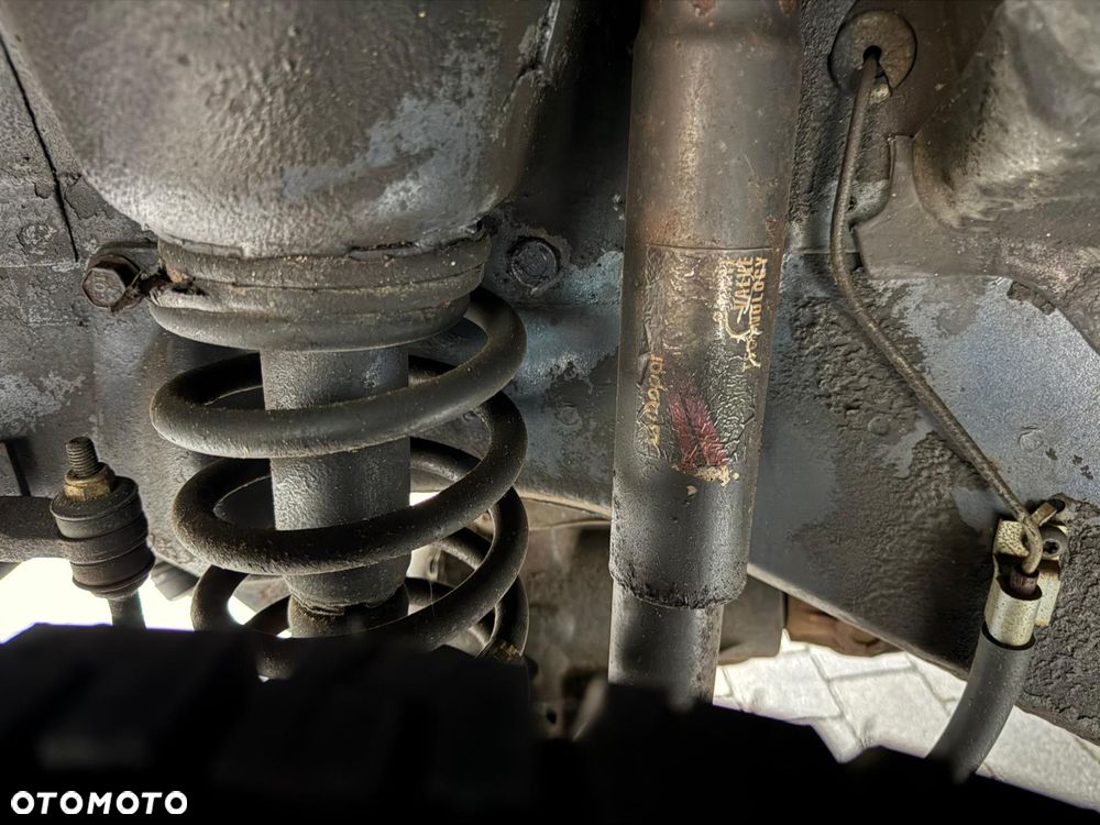 Jeep Cherokee - 30