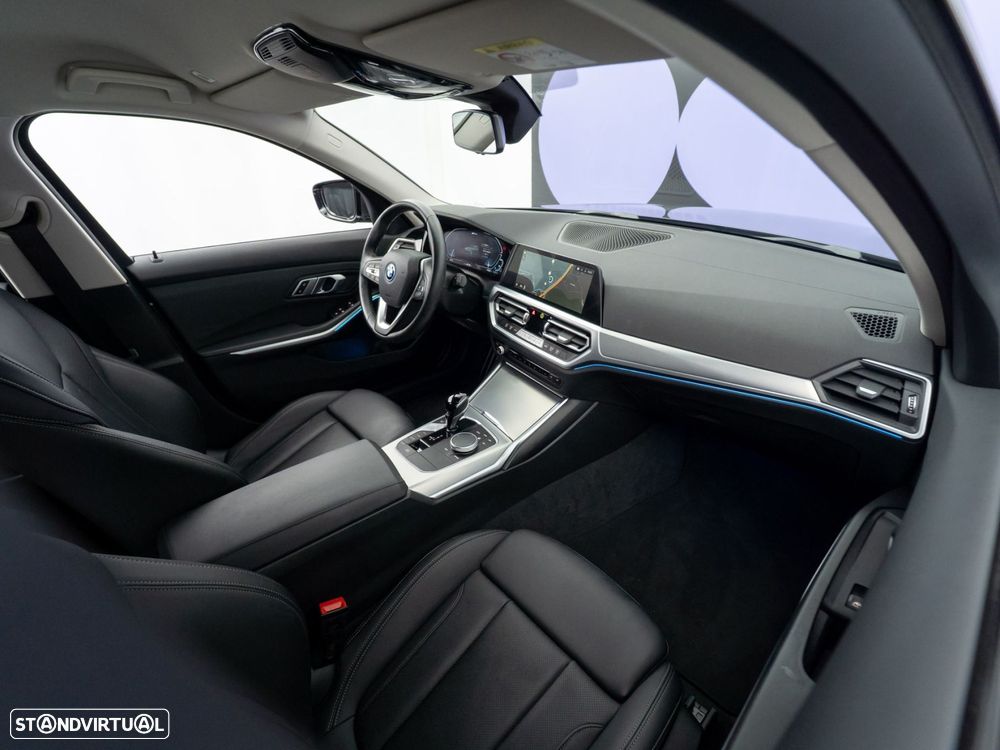 BMW 330 e Line Luxury Auto - 38